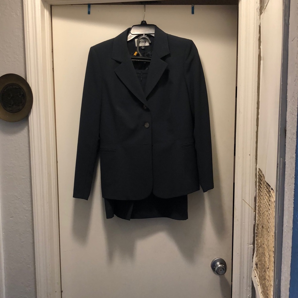 Kasper skirt suit set. Navy blue. Size 8